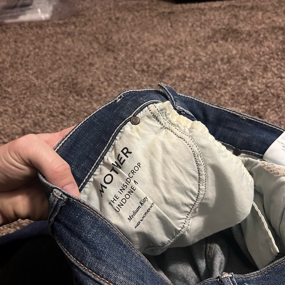 Mother The Insider Crop Undone Hem in Medium Kitty Dark Wash Ankle Cropped - Picture 6 of 9